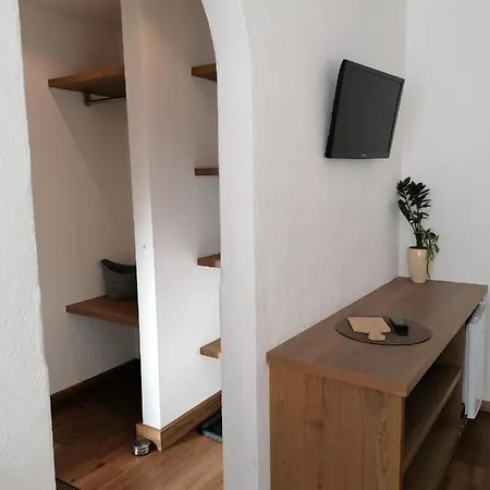 Claudia Zell Am Oda ve Kahvaltı