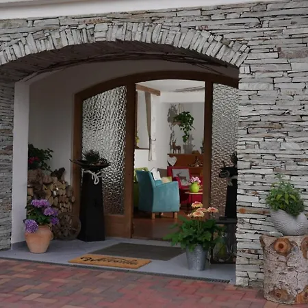 Claudia Zell Am Oda ve Kahvaltı