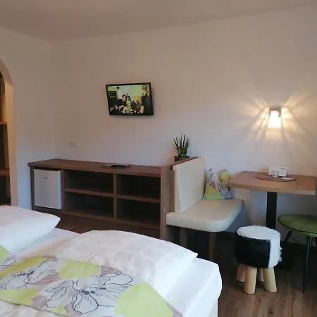 Claudia Zell Am Целль-ам-Зе